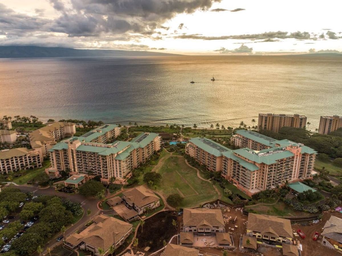 Condo in Lahaina · ★4.6 · 1 bedroom · 2 beds · 1 bath - Photo 4
