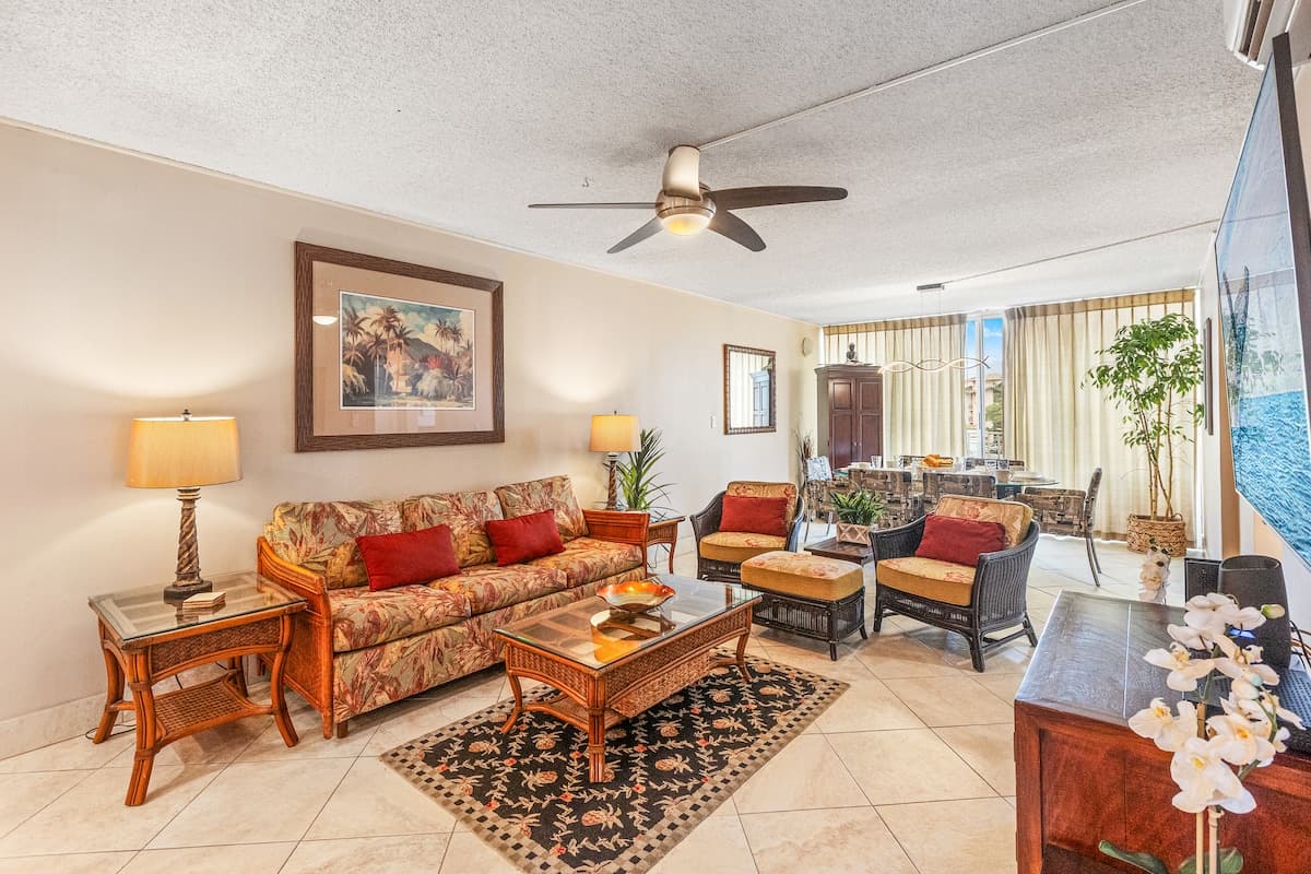 Condo in Kihei · ★4.87 · 2 bedrooms · 3 beds · 2 baths - Photo 2