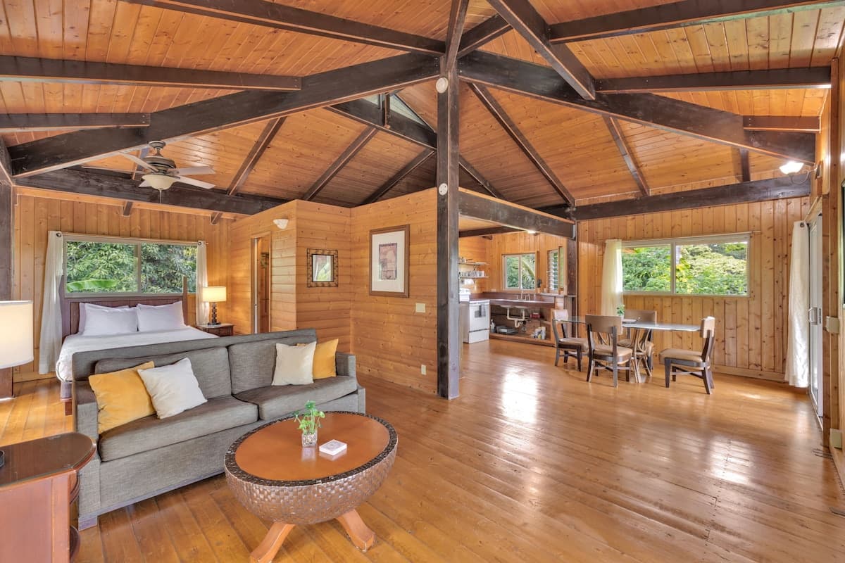 Stay in Hana Upstairs - Photo 3