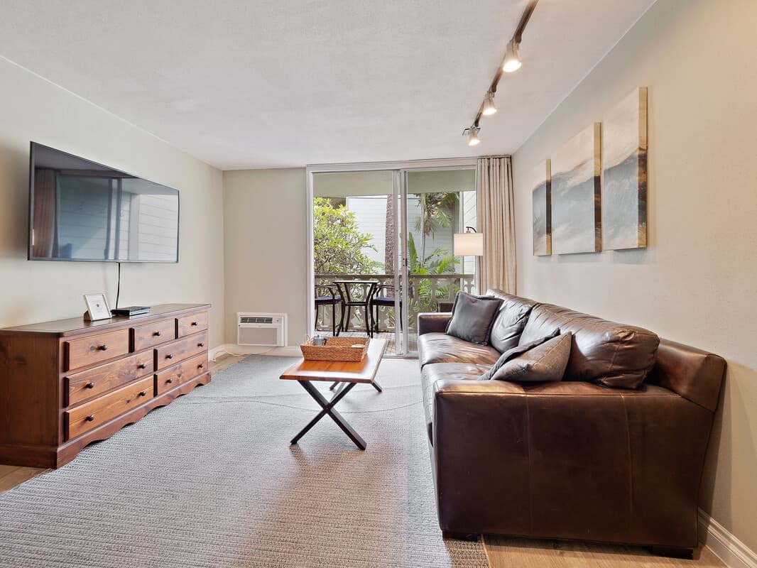 Condo in Kailua-Kona · ★4.8 · Studio · 1 bed · 1 private bath - Photo 4