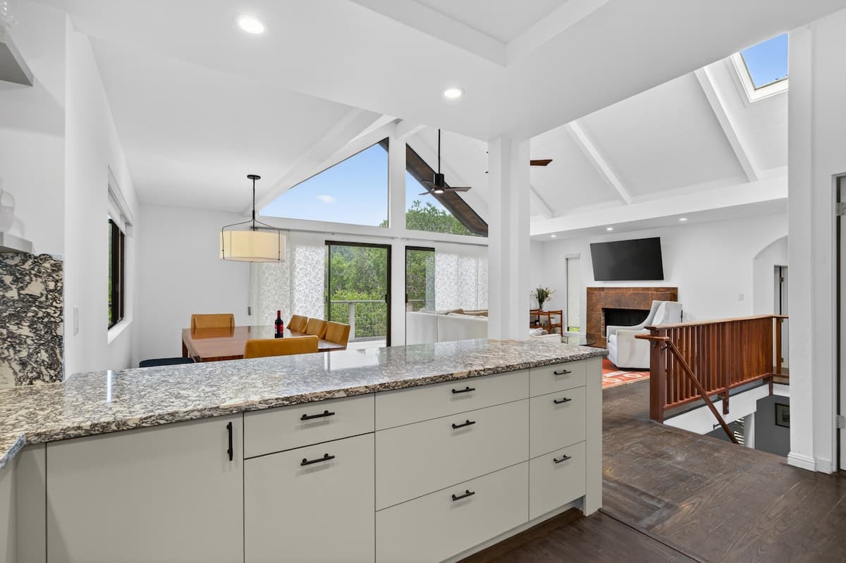 Serene 4BR Retreat with Hot Tub & Garden Views - Photo 1