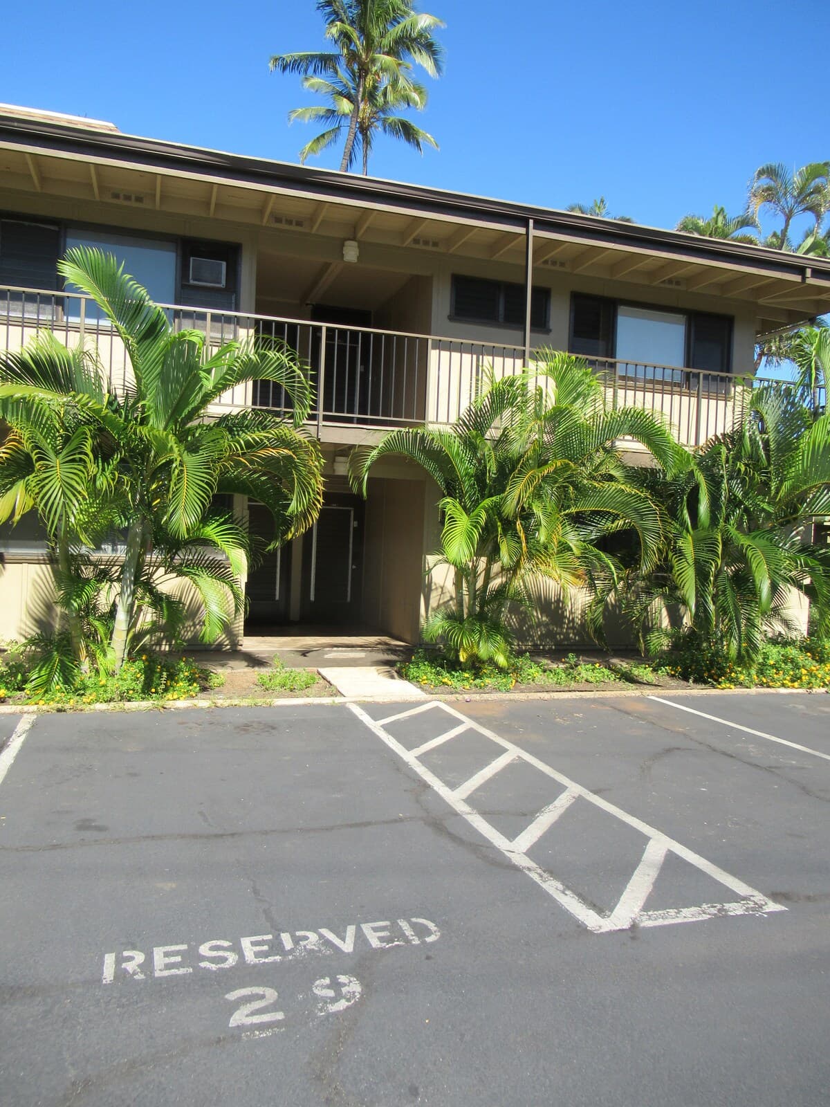 Condo in Lahaina · ★4.91 · 2 bedrooms · 4 beds · 2 baths - Photo 2