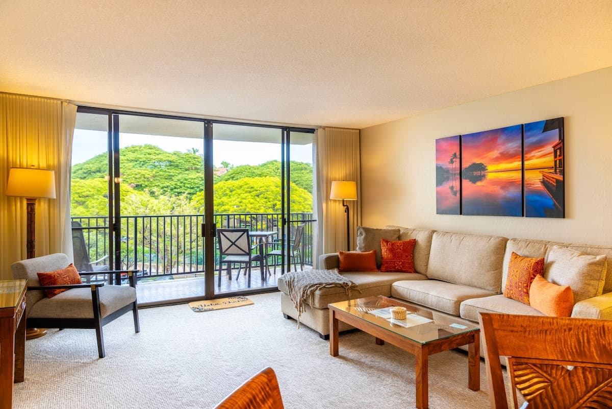 Condo in Lahaina · ★4.98 · 1 bedroom · 2 beds · 1 private bath - Photo 3