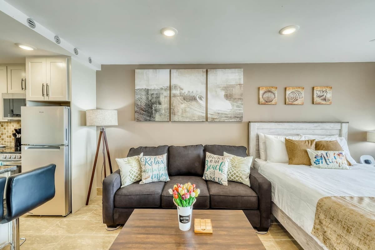 Studio Oceanfront 7th-Floor | Balcony | Pool - Photo 5