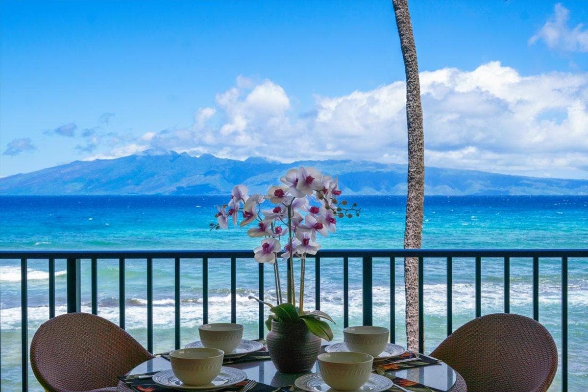 Condo in Lahaina · ★4.93 · 1 bedroom · 2 beds · 1 private bath - Photo 2