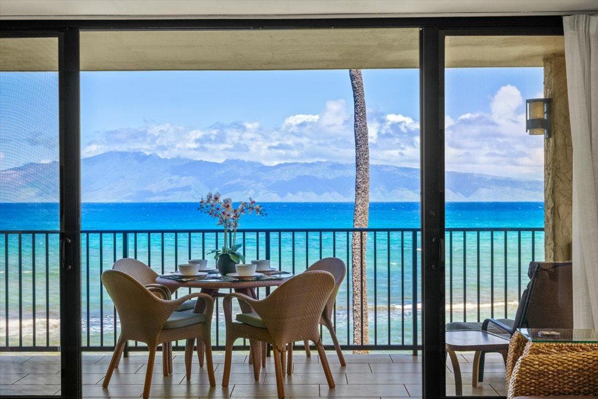 Condo in Lahaina · ★4.93 · 1 bedroom · 2 beds · 1 private bath - Photo 3