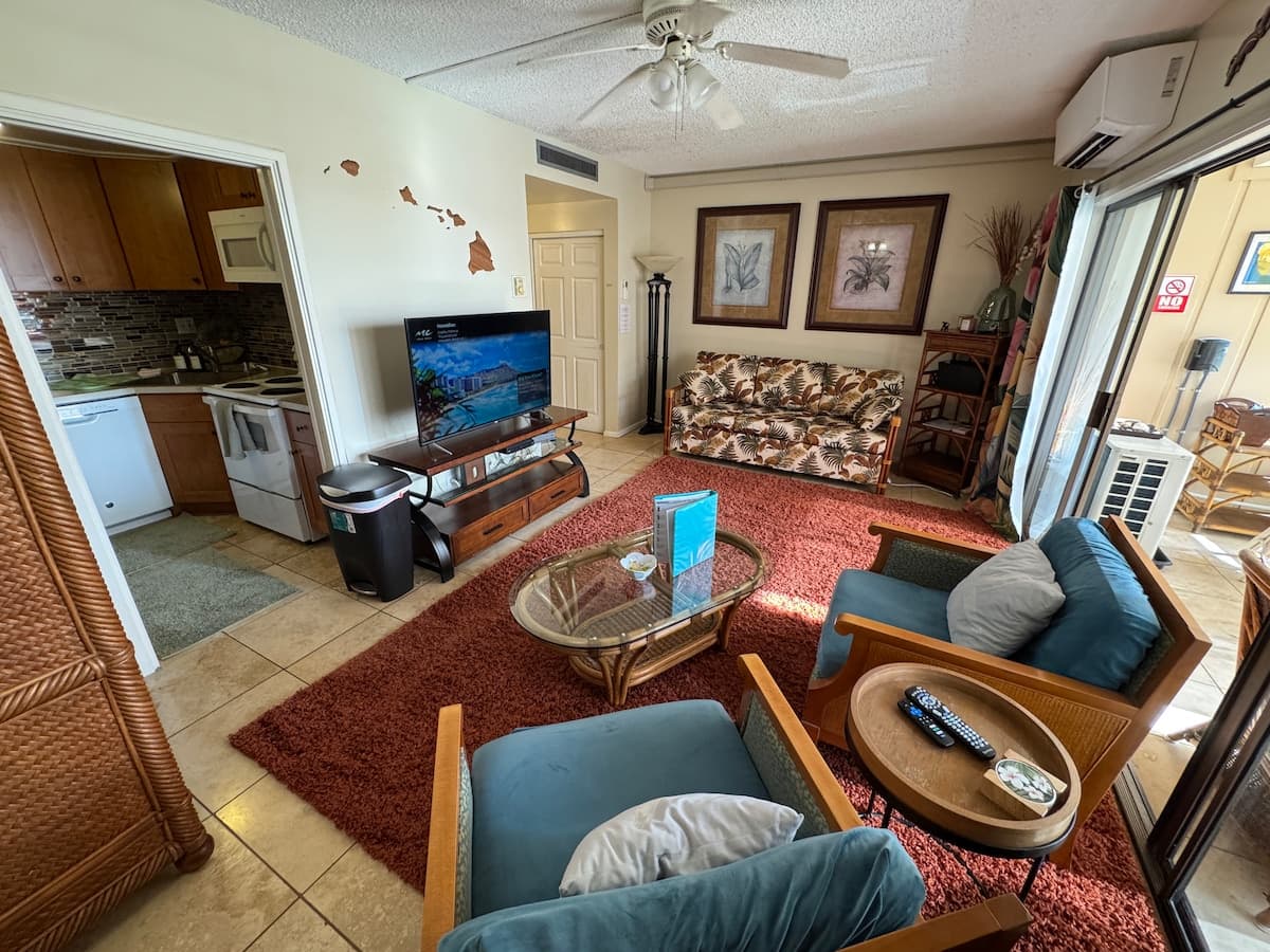 Condo in Kailua-Kona · ★4.77 · 1 bedroom · 2 beds · 1 bath - Photo 1