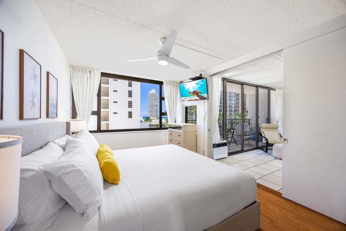Condo in Honolulu · ★4.77 · 1 bedroom · 2 beds · 1 private bath - Photo 1