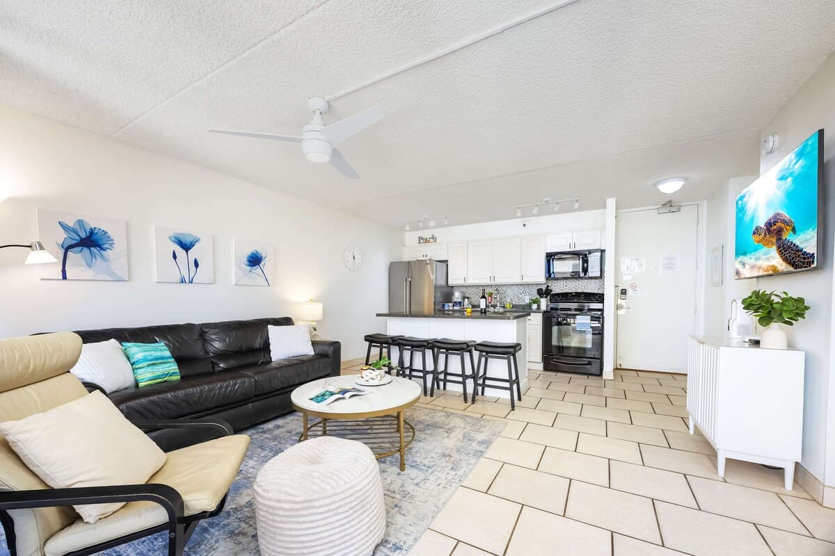 Condo in Honolulu · ★4.77 · 1 bedroom · 2 beds · 1 private bath - Photo 4