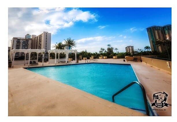 Condo in Honolulu · ★4.35 · 1 bedroom · 2 beds · 1 private bath - Photo 3