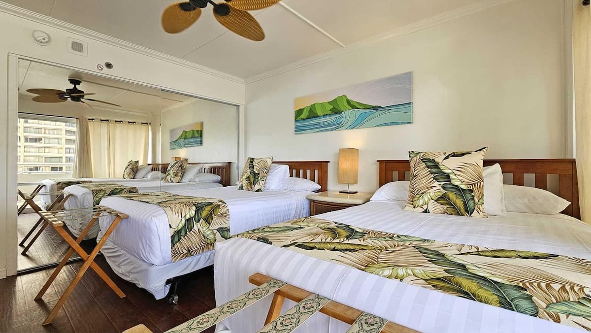 Condo in Waikiki · ★4.71 · 1 bedroom · 3 beds · 1 private bath - Photo 1