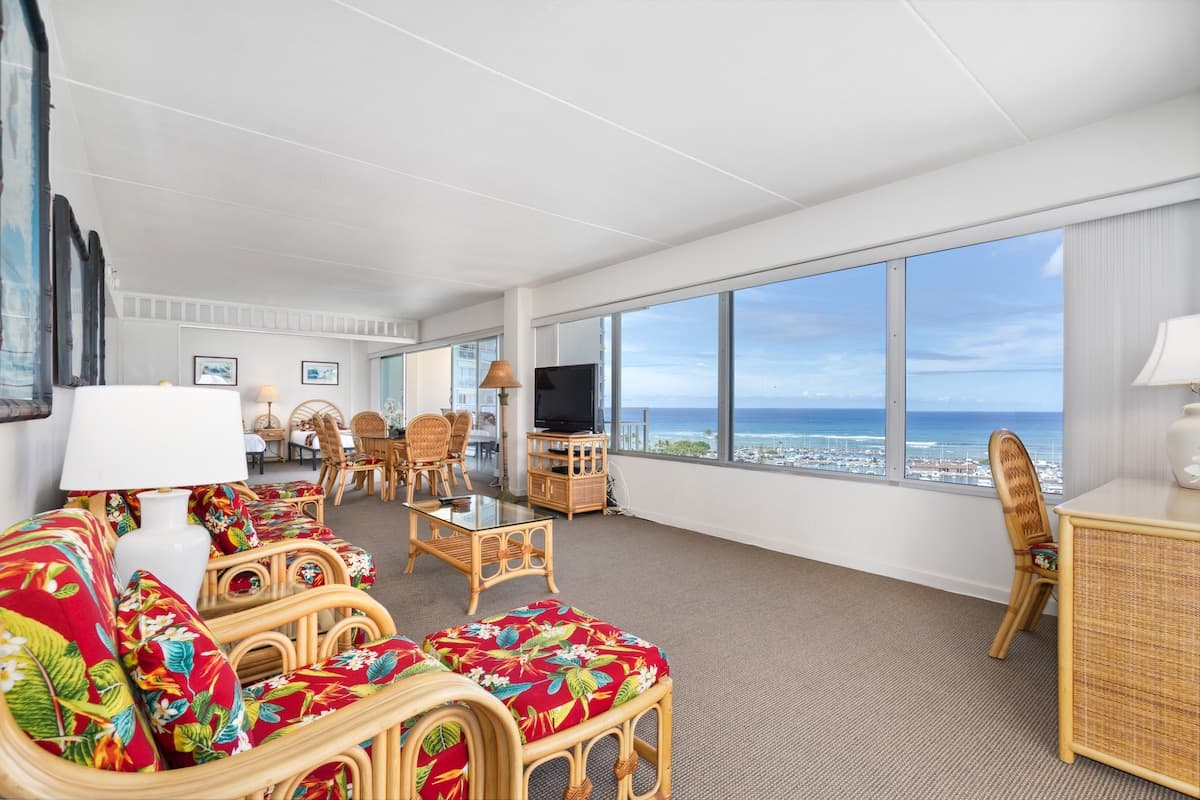 Condo in Waikiki · ★4.56 · 2 bedrooms · 4 beds · 2 private baths - Photo 1