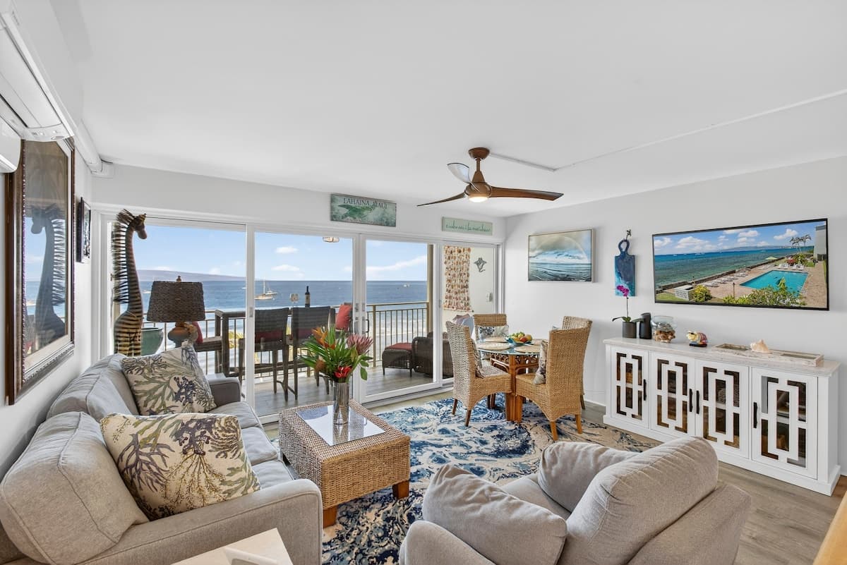 Condo in Lahaina · ★4.94 · 1 bedroom · 2 beds · 1 bath - Photo 3