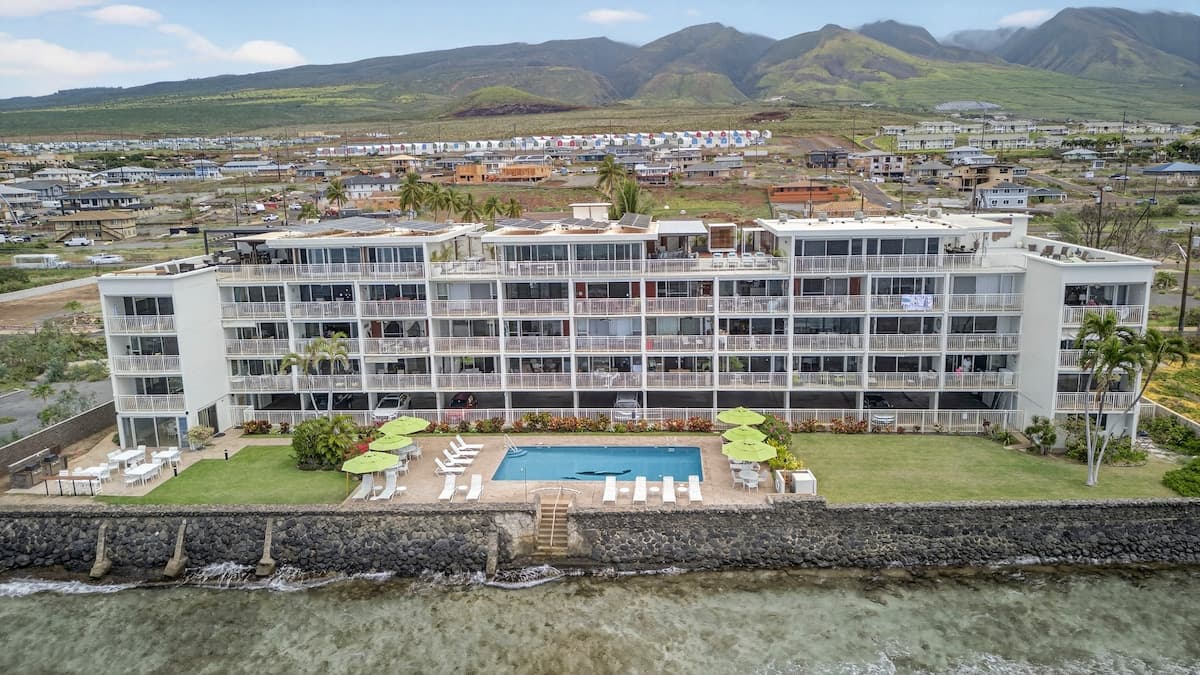 Condo in Lahaina · ★4.94 · 1 bedroom · 2 beds · 1 bath - Photo 4