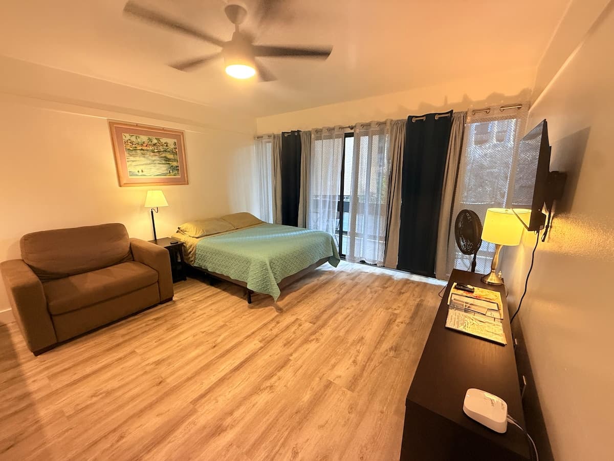 Condo in Hilo · ★4.69 · Studio · 1 bed · 1 private bath - Photo 1