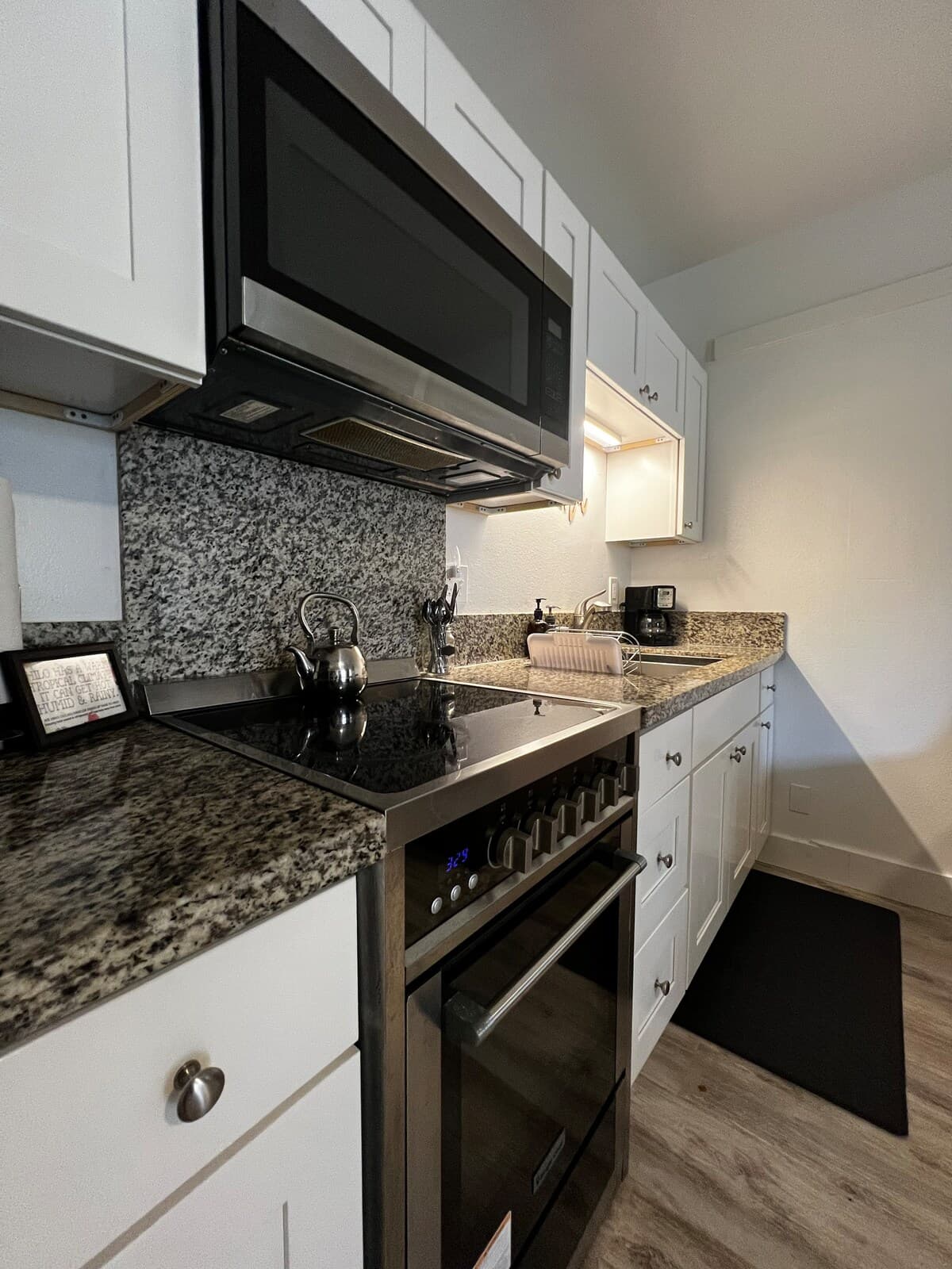 Condo in Hilo · ★4.69 · Studio · 1 bed · 1 private bath - Photo 4