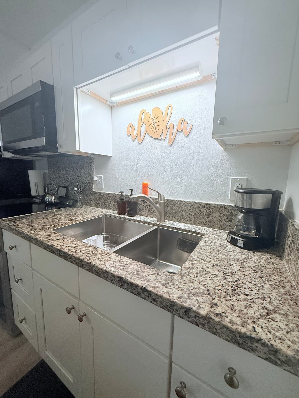 Condo in Hilo · ★4.69 · Studio · 1 bed · 1 private bath - Photo 5