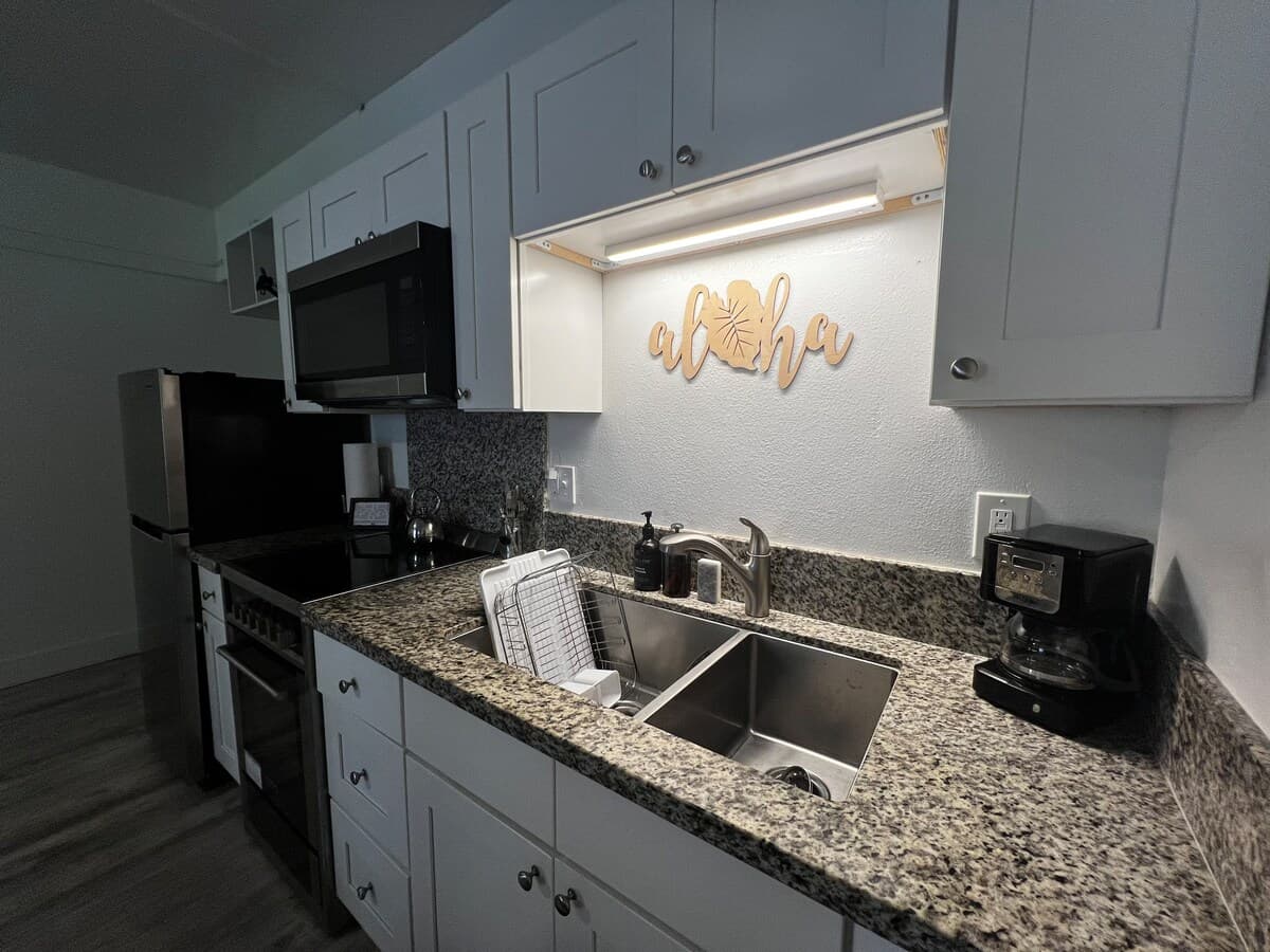 Condo in Hilo · ★4.69 · Studio · 1 bed · 1 private bath - Photo 3