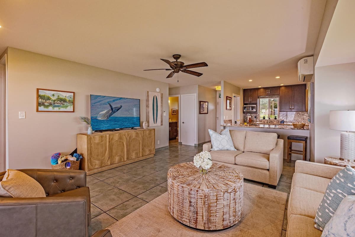 Condo in Lahaina · ★5.0 · 2 bedrooms · 5 beds · 3 baths - Photo 1