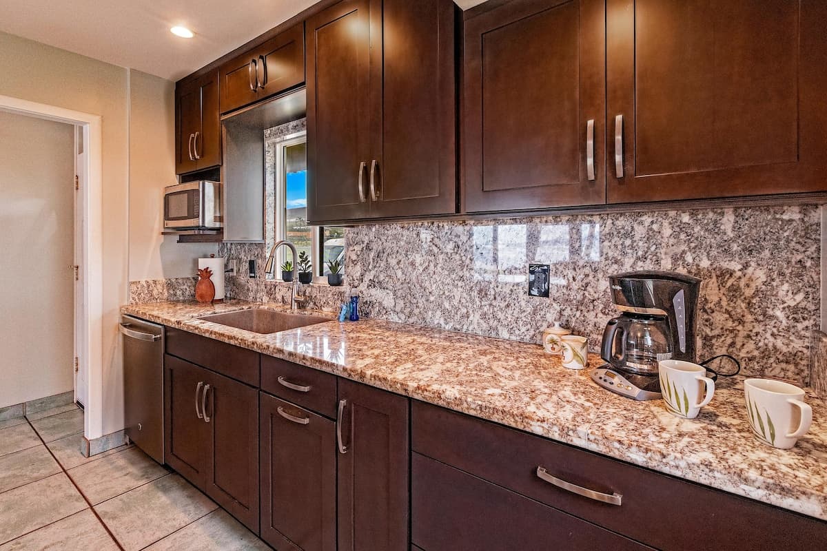 Condo in Lahaina · ★5.0 · 2 bedrooms · 5 beds · 3 baths - Photo 5