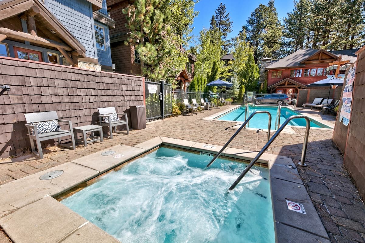Luxury Lakefront Condo in Gated Sierra Shores - Photo 4