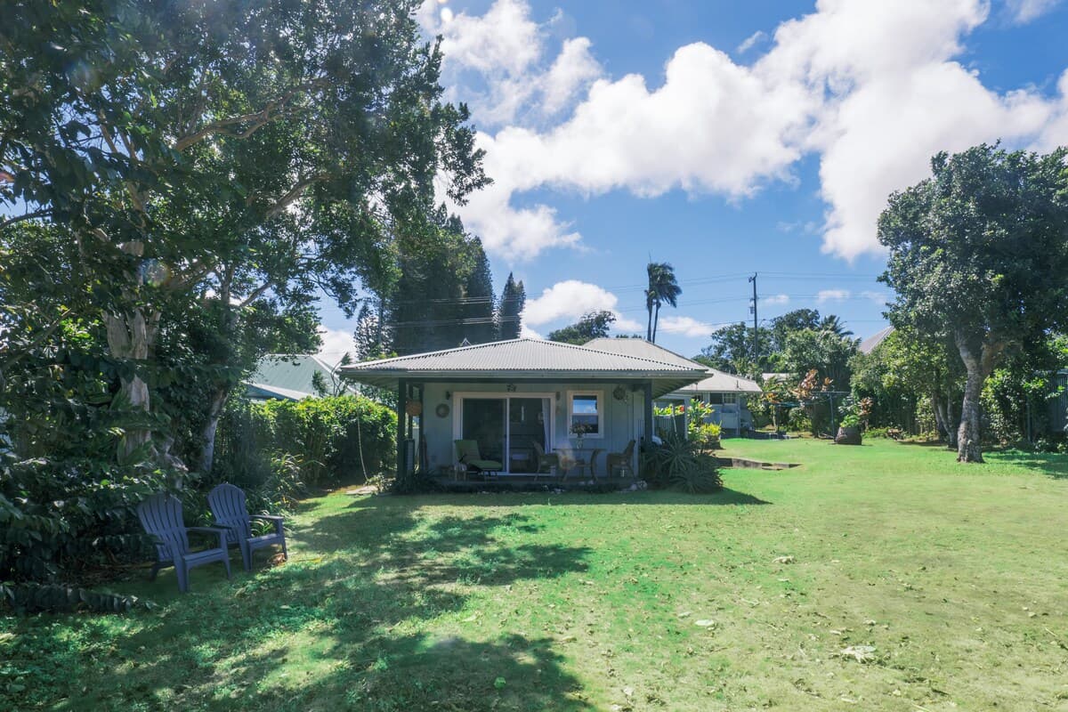 Guesthouse in Hawi · ★4.96 · Studio · 1 bed · 1 private bath - Photo 4