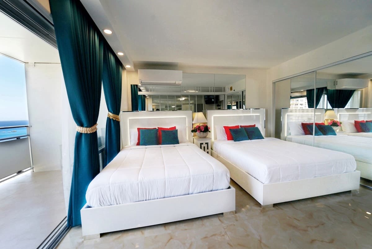 Condo in Honolulu · ★4.92 · 1 bedroom · 3 beds · 1 private bath - Photo 2