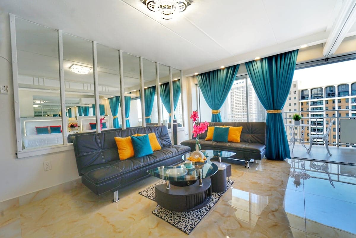 Condo in Honolulu · ★4.92 · 1 bedroom · 3 beds · 1 private bath - Photo 3