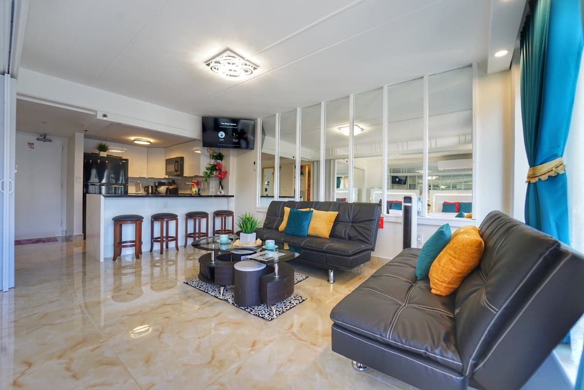Condo in Honolulu · ★4.92 · 1 bedroom · 3 beds · 1 private bath - Photo 4