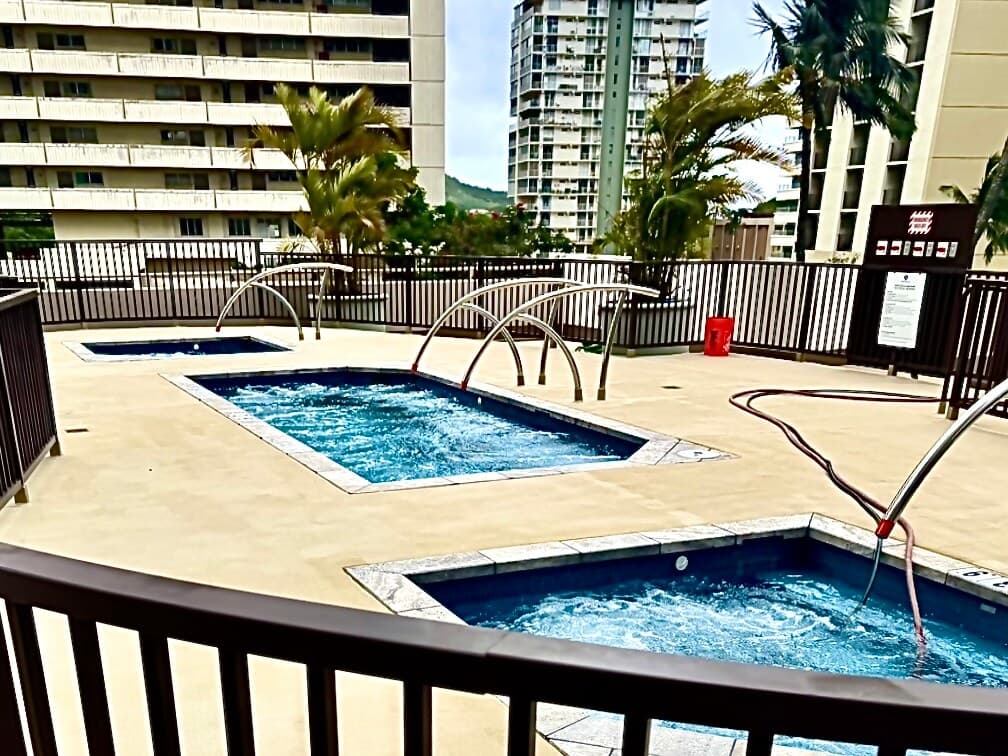 Condo in Honolulu · ★4.77 · 1 bedroom · 3 beds · 1 private bath - Photo 1