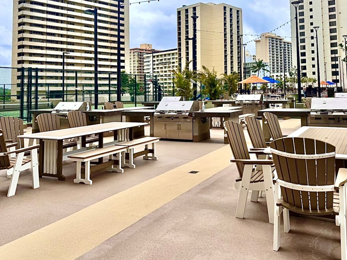 Condo in Honolulu · ★4.77 · 1 bedroom · 3 beds · 1 private bath - Photo 5