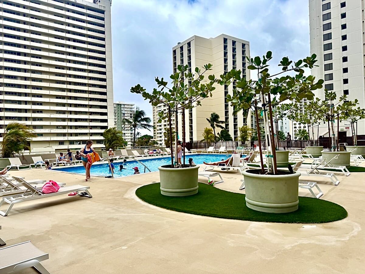 Condo in Honolulu · ★4.77 · 1 bedroom · 3 beds · 1 private bath - Photo 4