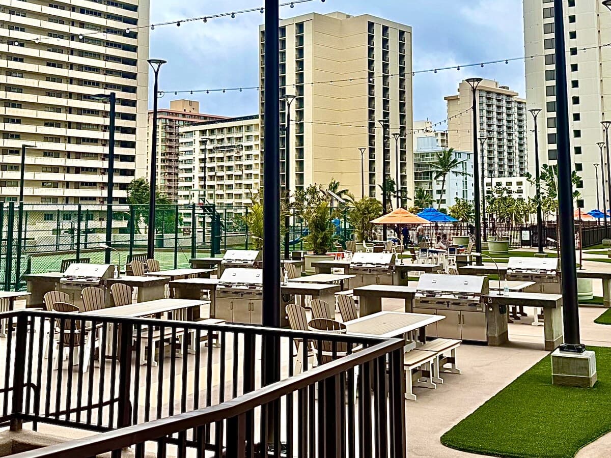 Condo in Honolulu · ★4.77 · 1 bedroom · 3 beds · 1 private bath - Photo 2