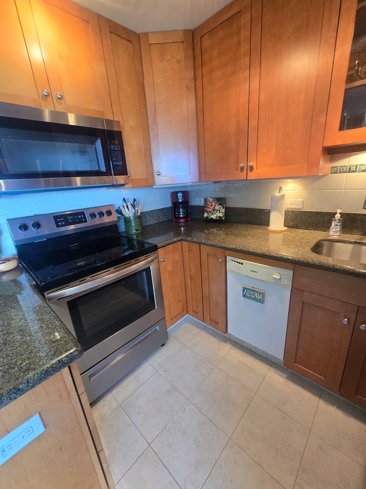 Condo in Lahaina · ★4.96 · 1 bedroom · 2 beds · 1 private bath - Photo 5
