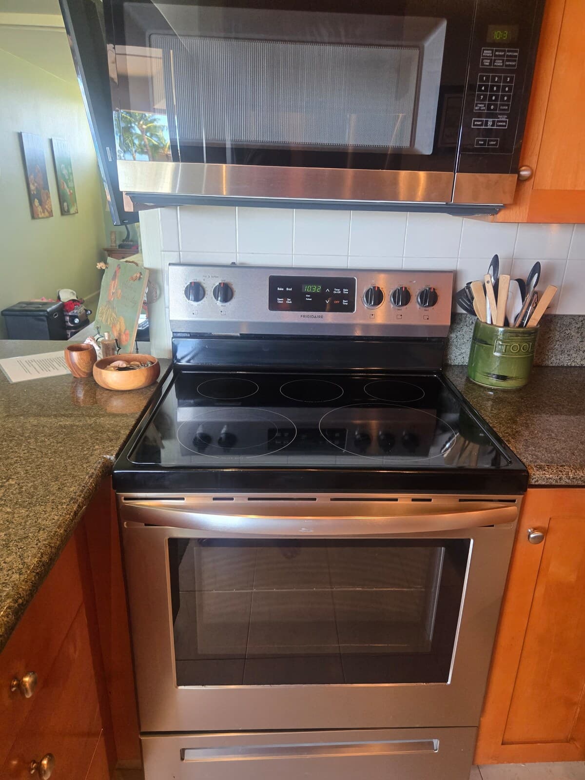 Condo in Lahaina · ★4.96 · 1 bedroom · 2 beds · 1 private bath - Photo 4