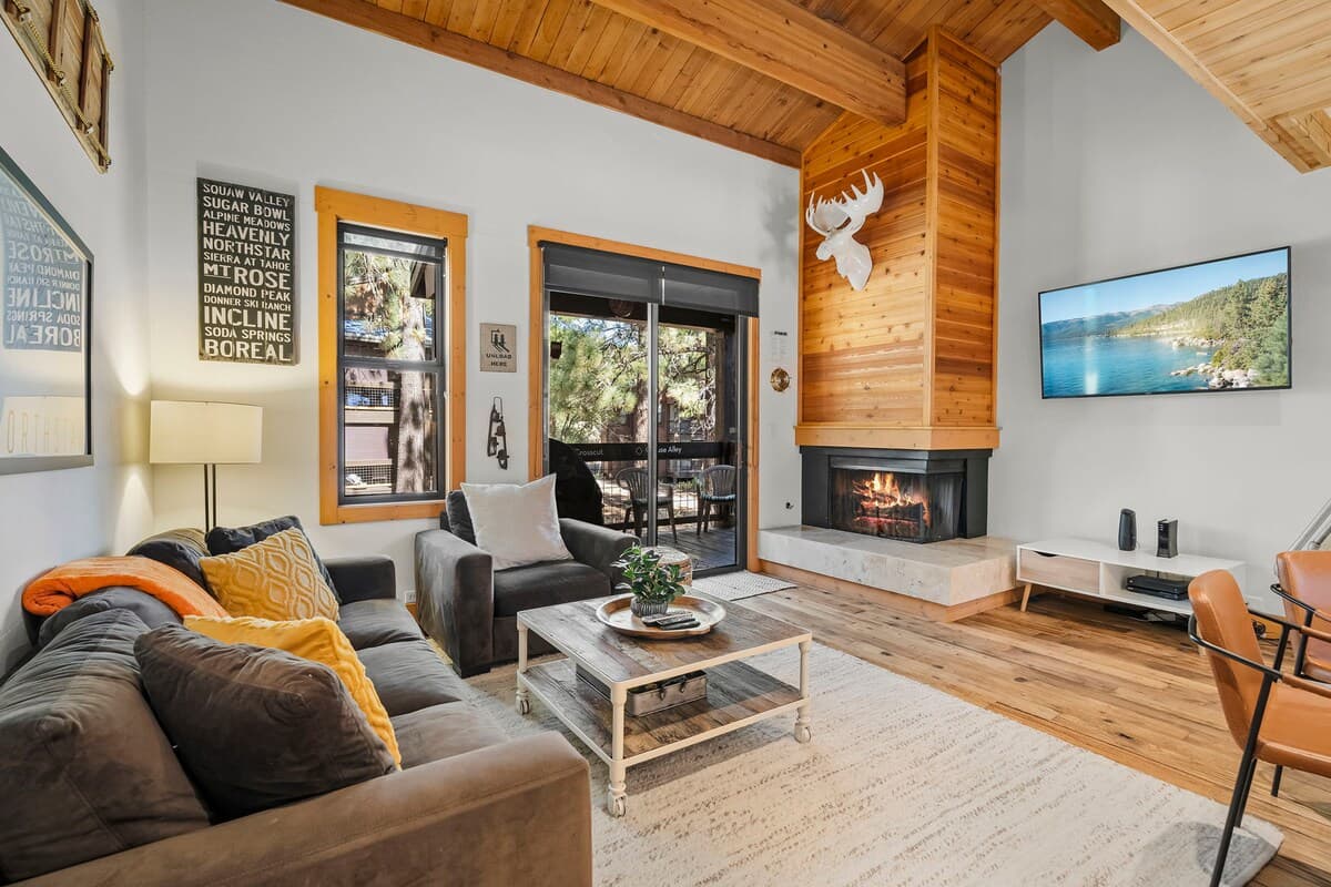 Cozy Townhome Near Northstar w/ Hot Tub & Loft - Photo 5