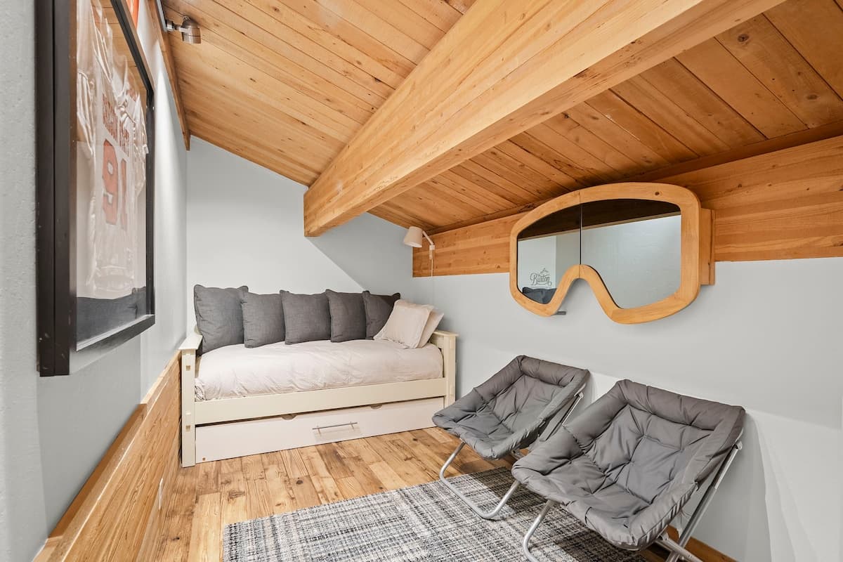 Cozy Townhome Near Northstar w/ Hot Tub & Loft - Photo 4