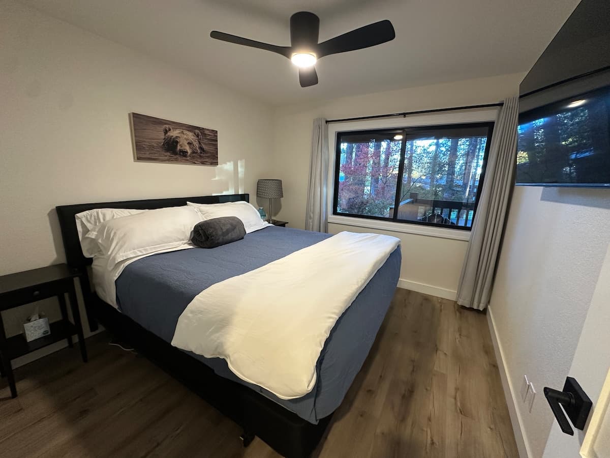 Townhouse in Zephyr Cove · ★5.0 · 2 bedrooms · 2 beds · 2 private baths - Photo 2