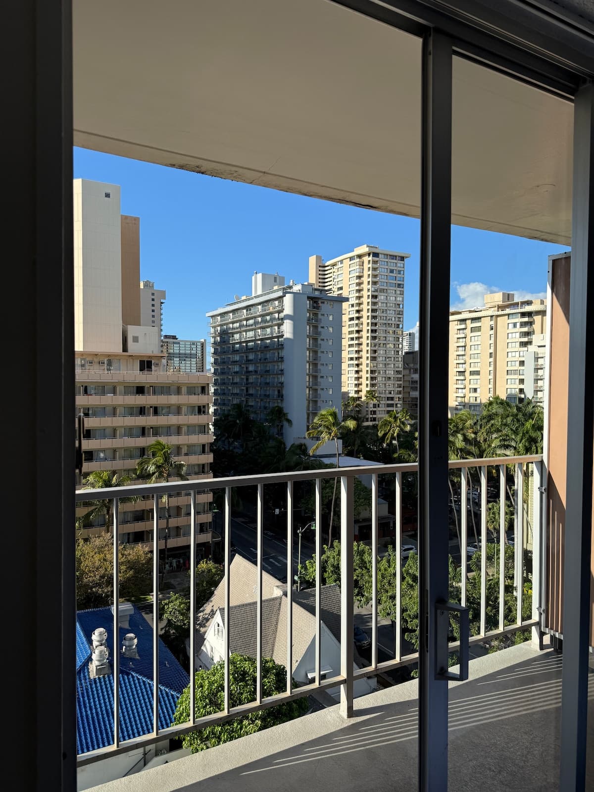 Condo in Honolulu · ★4.84 · 1 bedroom · 3 beds · 1 private bath - Photo 5