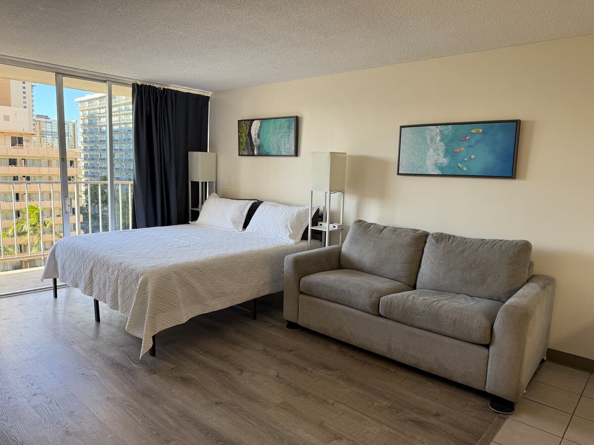 Condo in Honolulu · ★4.84 · 1 bedroom · 3 beds · 1 private bath - Photo 1