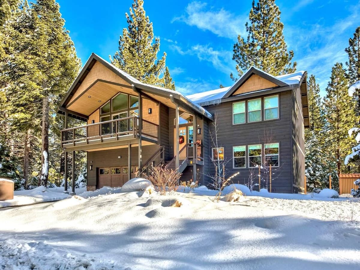 Luxury Mountain Estate with Hot Tub & Pool Table - Photo 1