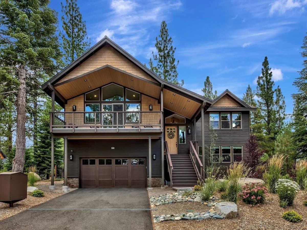 Luxury Mountain Estate with Hot Tub & Pool Table - Photo 2