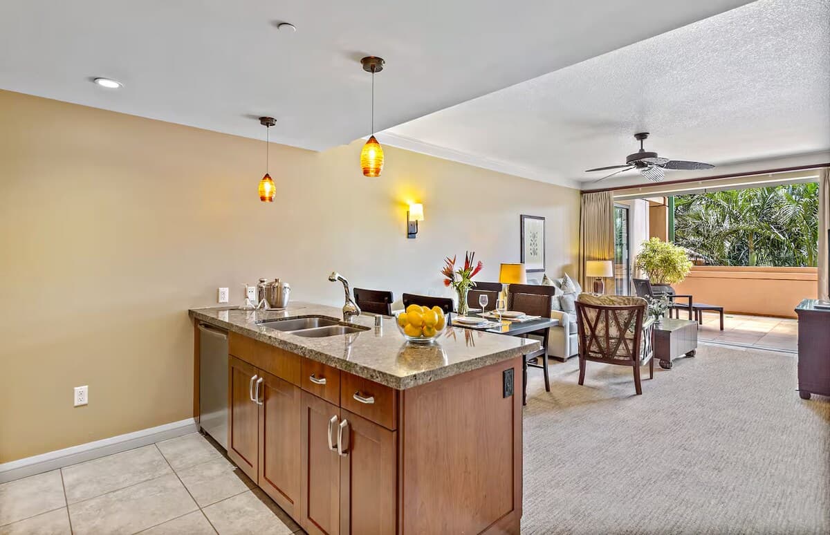 Condo in Lahaina · ★4.96 · 1 bedroom · 2 beds · 1 bath - Photo 5