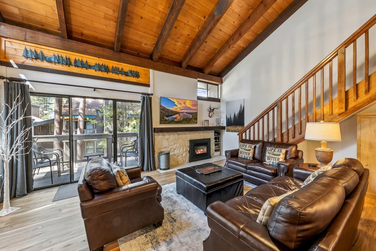 Remodeled 3-Story Townhome Near Tahoe Adventures - Photo 4