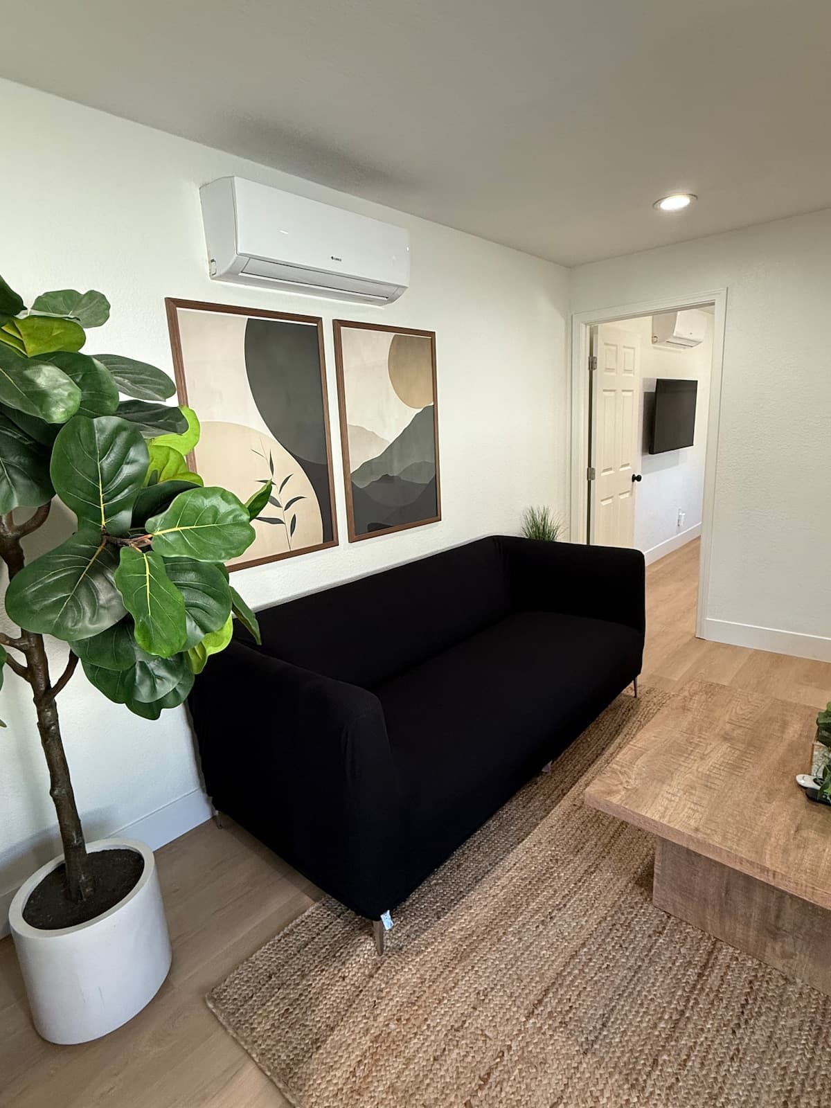 Newly Updated Guesthouse, Full Kitchen & AC - Photo 4