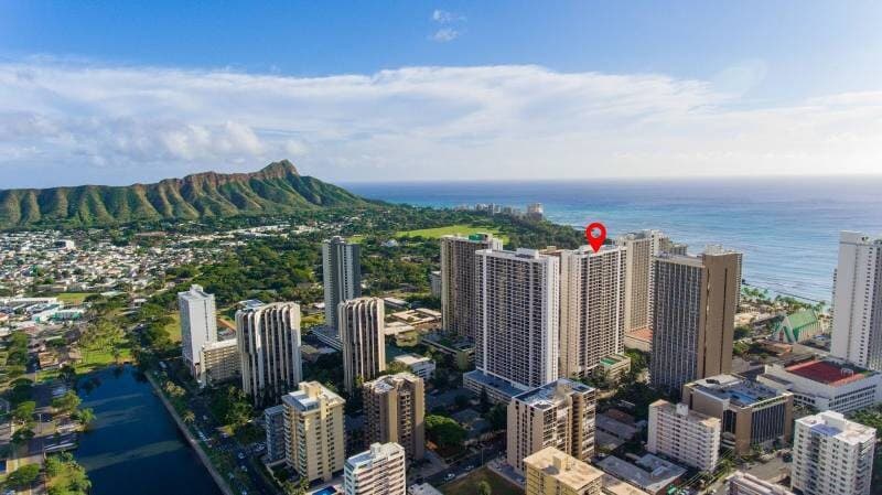 Condo in Honolulu · ★4.63 · 1 bedroom · 3 beds · 1 private bath - Photo 4