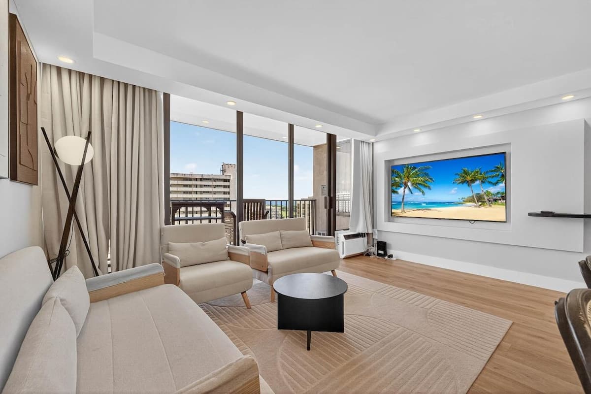 Condo in Honolulu · ★4.58 · 1 bedroom · 3 beds · 1 shared bath - Photo 1