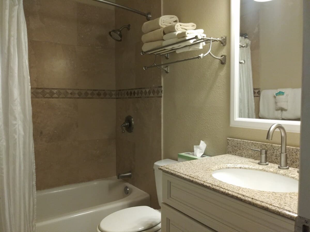 Condo in Kahuku · ★4.96 · 2 bedrooms · 3 beds · 1 private bath - Photo 3