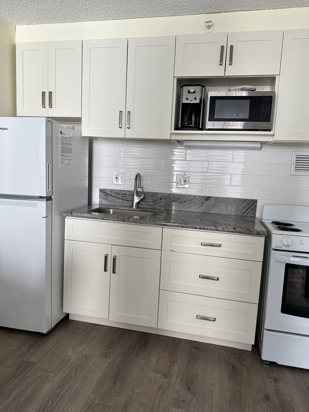 Condo in Honolulu · ★4.93 · 1 bedroom · 3 beds · 1 private bath - Photo 5