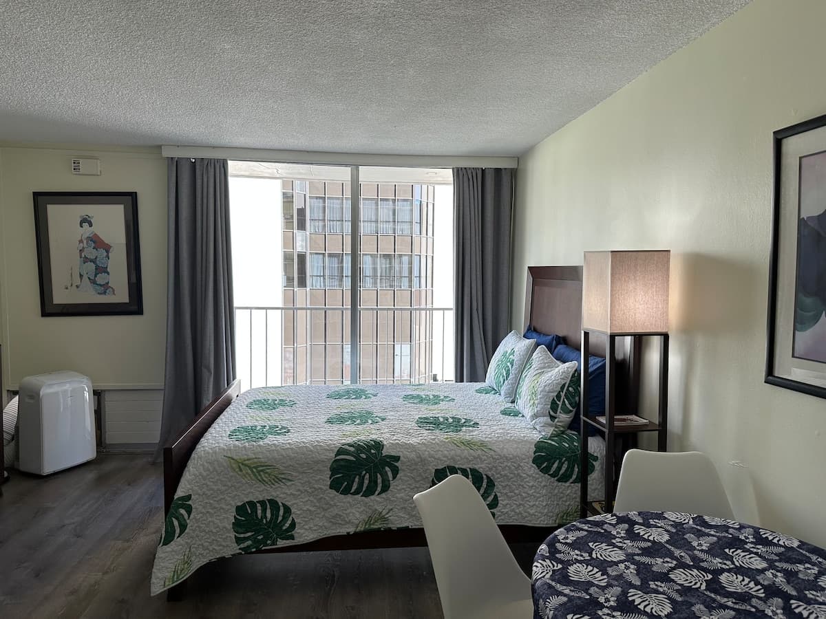 Condo in Honolulu · ★4.93 · 1 bedroom · 3 beds · 1 private bath - Photo 1